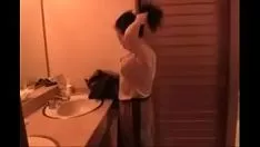 Mama asiatică japoneză și-a ținut fiul să o ia dracu