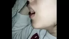 Я разбудил ее занятым трахом