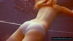 ホワイトガーニッシュとホットツーピースのレッドヘッダー