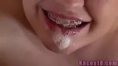 Reproduzir Kacey 18 ela bate em seu homem até que ele carregue sua carga para cima