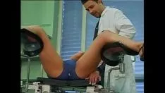 Riproduci Dottoressa stretta per donne slatternità n. 2