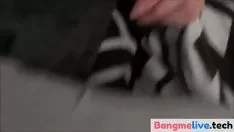 O bebê vermelho de dinheiro sujo inaugura sua bunda e tira aparar gatinho na webcam