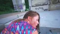 Eurobaby brunet plunkedup suce des ins en pov plus tôt le sexe extérieur