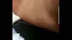 Gute Schlampe saugt ihren Freund ein