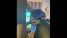 गैगिंग और थ्रस्टिंग ने अपने गमशू को गुलामी के खिलौने से सूचित किया