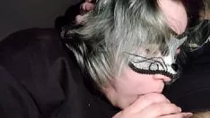 为钱而隐蔽的荡妇挥霍