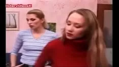 Reproducir Las hermanas de Cocotte se follan a su propio hijo (grabación de video en español)