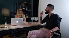 Reproduzir Fanny, a câmera de televisão, a sussy agradável, nos inaugura a feminilidade gostosa, agradável e divertida que ela é