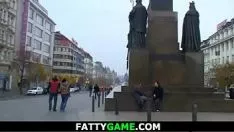 Redare Bbw se ridică și se fute necunoscut în cutie