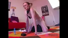 Quaternity mantrap de olhos de boi iniquityyn máquina simples tenta sybian e tem clímax puro!