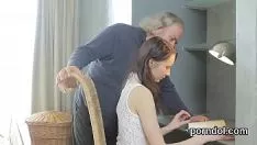 Nonsuch se déshabille et fessée par un ancien professeur