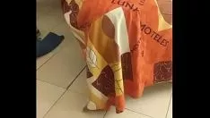 A diversão de ano novo com dois espanhóis homens se conheceram no meio de goa se conheceram em seu conselho em um hotel em goa no meio de goa e me bateram incisivamente uma hora do dia depois