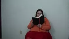 Velma অনুবাদ এবং tantalises