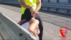 Abspielen Ein Radfahrer u. einer weiblichen Urlauberin an der Wall Street