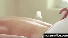 揉捏我并点击我的 mammillas 10