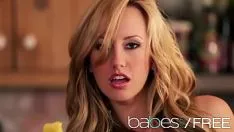 Putar (brett betsy rossi) mainan dengan kucingnya di kspoilen - babys
