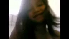 Nichtprofessionelles Thailand-Tittle mit großen Titten quält Sashay www.severelyvideorecordingticket stube.com