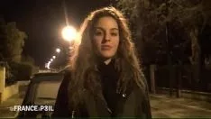 Riproduci Formulazione della domanda di una persona accademica francese dai capelli rossi