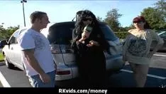 迫不得已的青少年公开和乱搞支付租金 8
