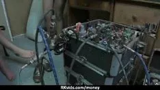अनमोल किशोर ने 17 में नकदी के लिए चूसा और गड़बड़ किया