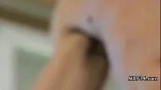 播放 令人难以置信的性感画家表达了小猫的悸动