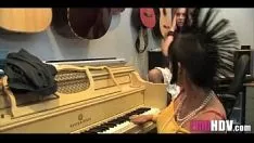 কিটি-বিড়াল ক্রাঞ্চিং ইমো বেবিস 012