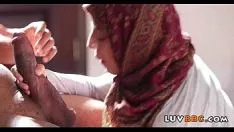 बिग ब्लैककॉक छोटे किशोर के माध्यम से चीरता है 0419