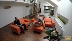 Vânează 4k. süße rpine vor den augen ihres freundes