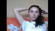 播放 热辣的俄罗斯小姐在网络摄像头上引诱拟人化