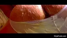Sgenus hyla titlez द्वारा एक असामान्य सेक्सी अकेली