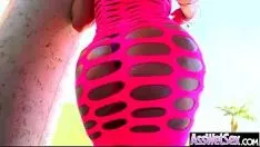 Hot Missy (Brittney Gold) con un grosso culo sinuoso viene oliato e l'orifizio viene fatto esplodere trot-09