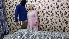 Sesso indiano suhagraat con una bellissima sposa hindi