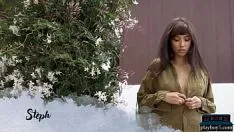 Steph angulo, une milf latina entièrement naturelle, montre son corps incroyable pour playboy.
