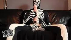 Odtwórz Mista bonez pokazuje, jak zdobyć natychmiastowego kutasa wielkości potwora
